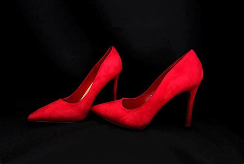 Rüyada Kırmızı Topuklu Ayakkabı Görmek Ne Demektir?